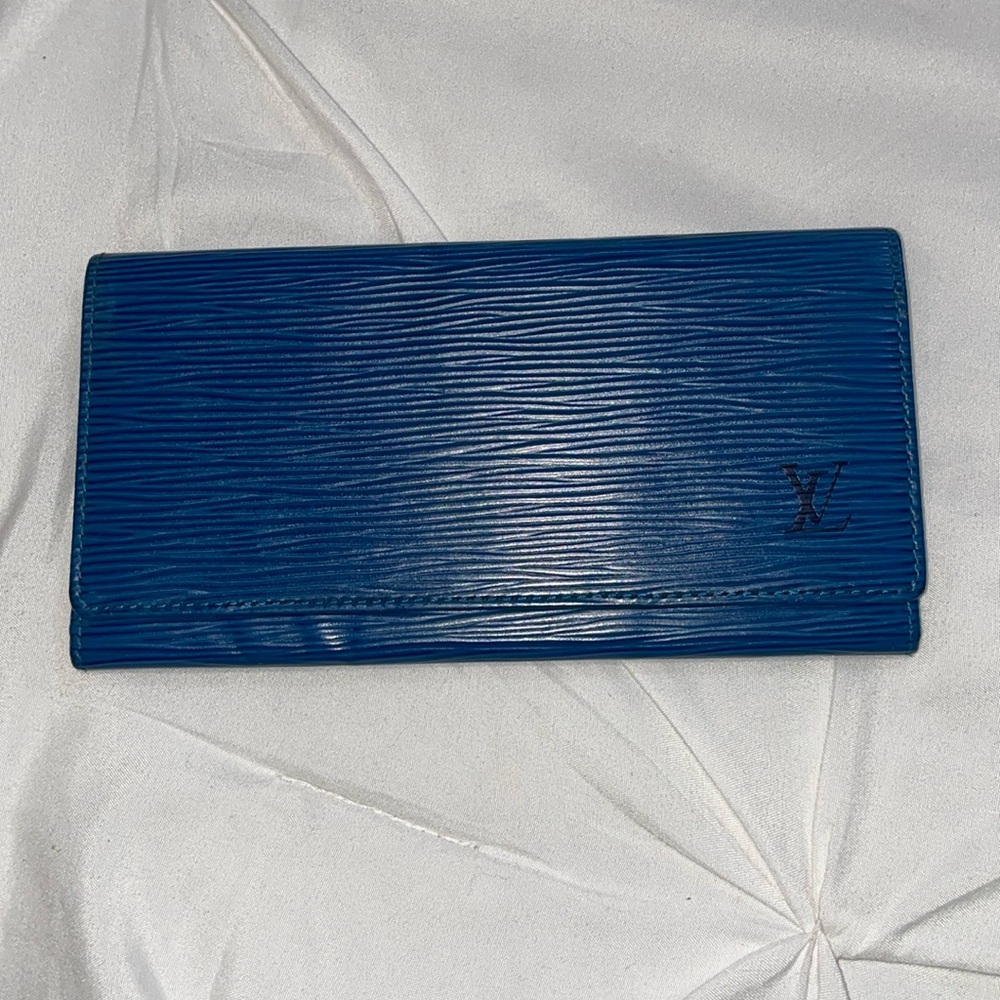 LV  Authentic checkbook wallet